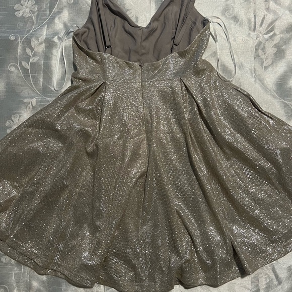 LuLu’s Silver/ Grey Metallic Sparkle Skater Dress - Picture 7 of 9